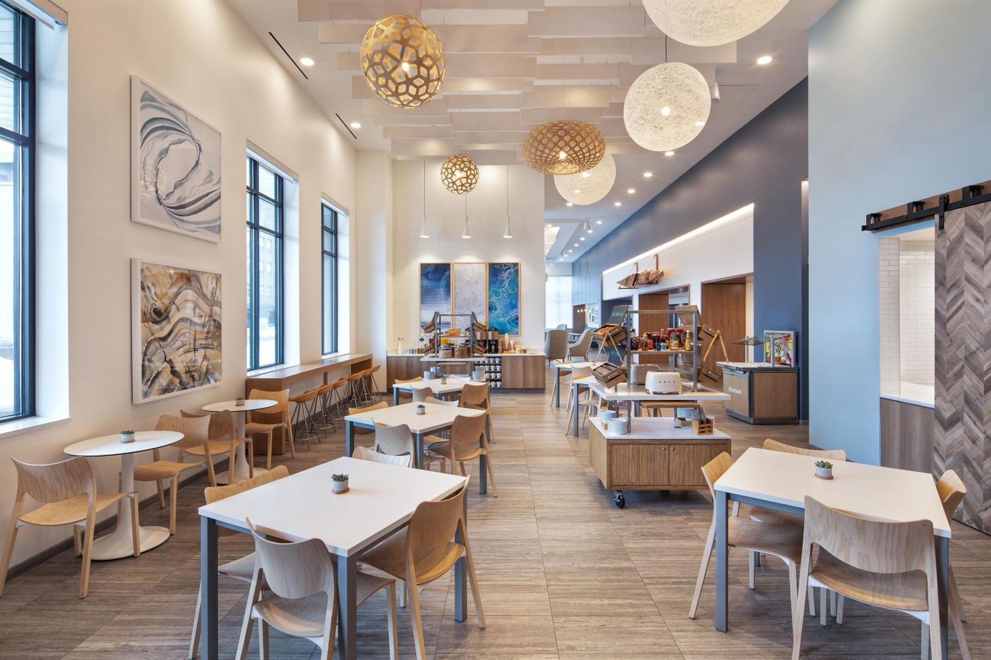 Element Downtown North Loop Hotel 3*