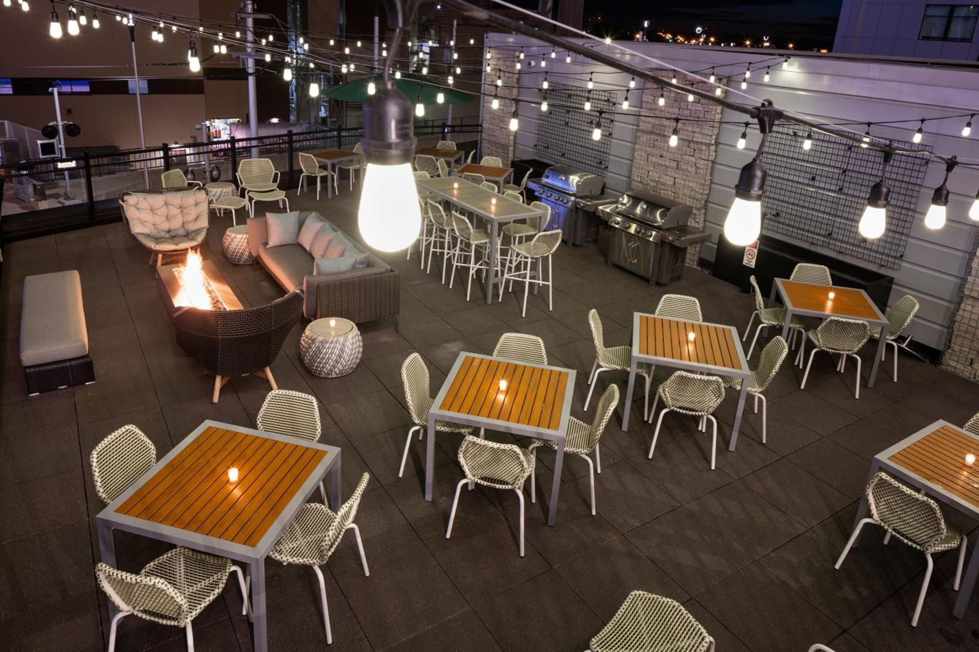 Element Downtown North Loop Hotel 3*