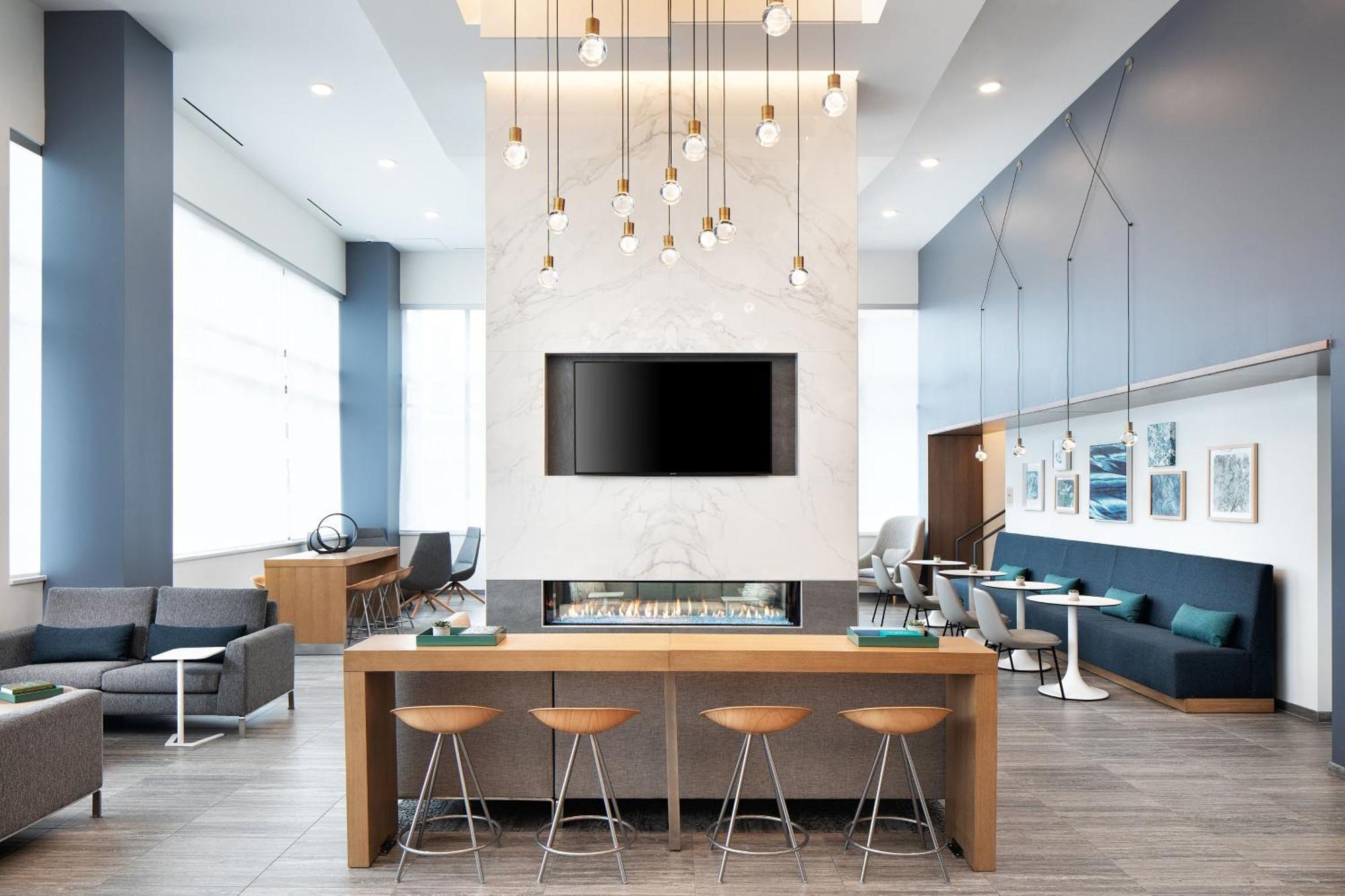 Element Downtown North Loop 3*